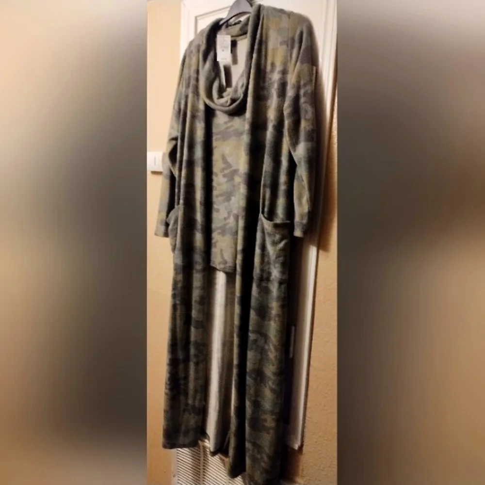 Ashley Stewart 2pc Camouflage Kimono Set - Picture 3 of 4